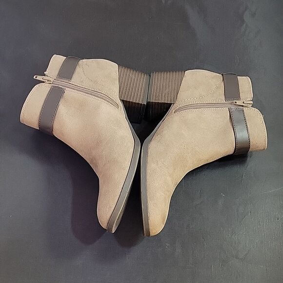 UNISA FAUX SUEDE POINTED TOE ZIP CLOSURE ANKLE BOOT - Picture 10 of 14